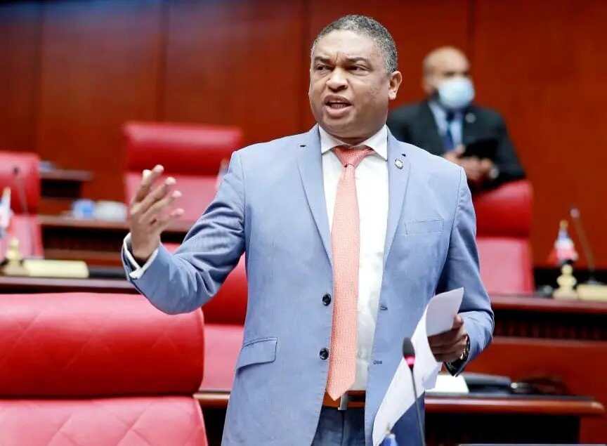 Senador de Elías Piña ataca el Pacto de Nación y lo califica como propaganda del Gobierno