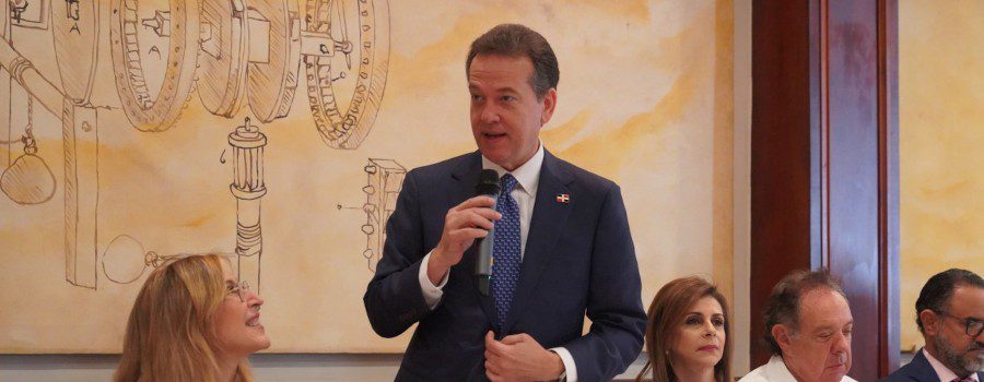 Ministro Bisonó a empresarios iberoamericanos: RD es la mejor opción de la región para invertir