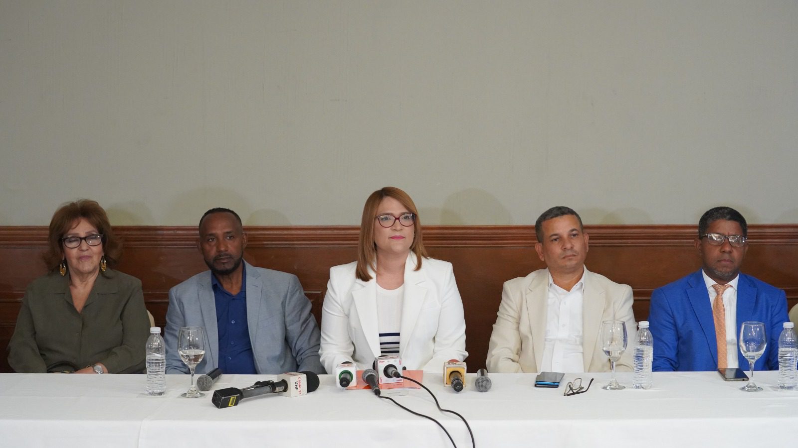Dirigentes de Fuerza del Pueblo abandonan organización política y forman el “Partido Poder Ciudadano”