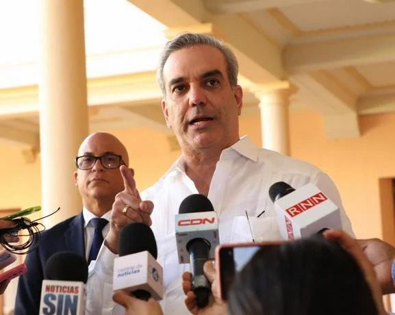 Abinader considera injustificable la alerta migratoria emitida por EE.UU. a ciudadanos de piel oscura