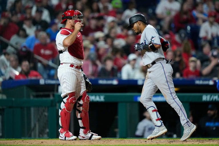 Arráez batea para el ciclo; Marlins derrotan a Filis