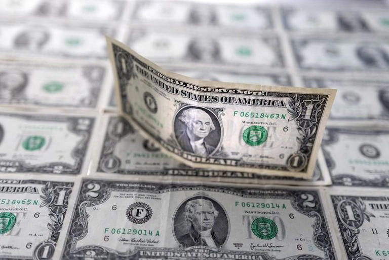 Dólar sube tras sólido dato de actividad manufacturera de Nueva York