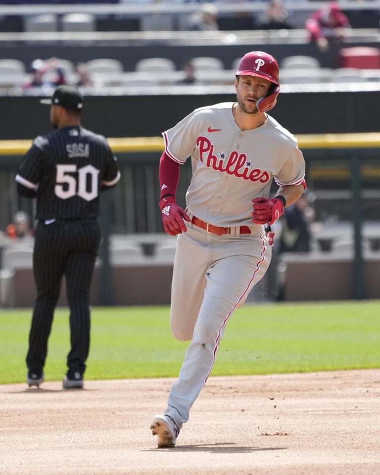 Filis vencen a Medias Blancas; jonrones de Turner y Marsh