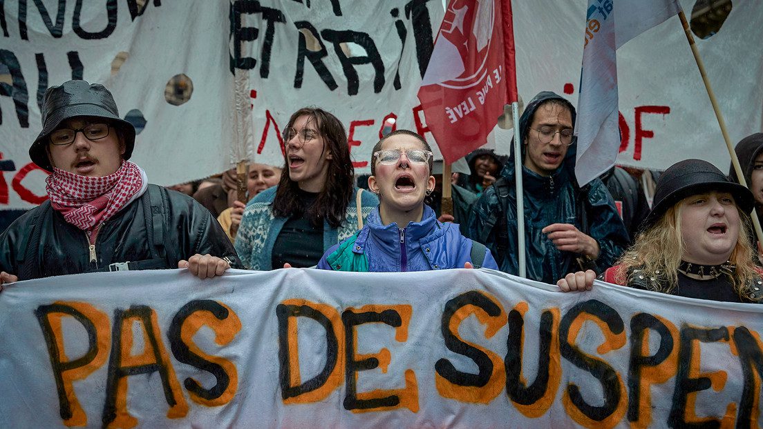 Aprueban en Francia la reforma de pensiones de Macron que retrasa la jubilación a los 64 años