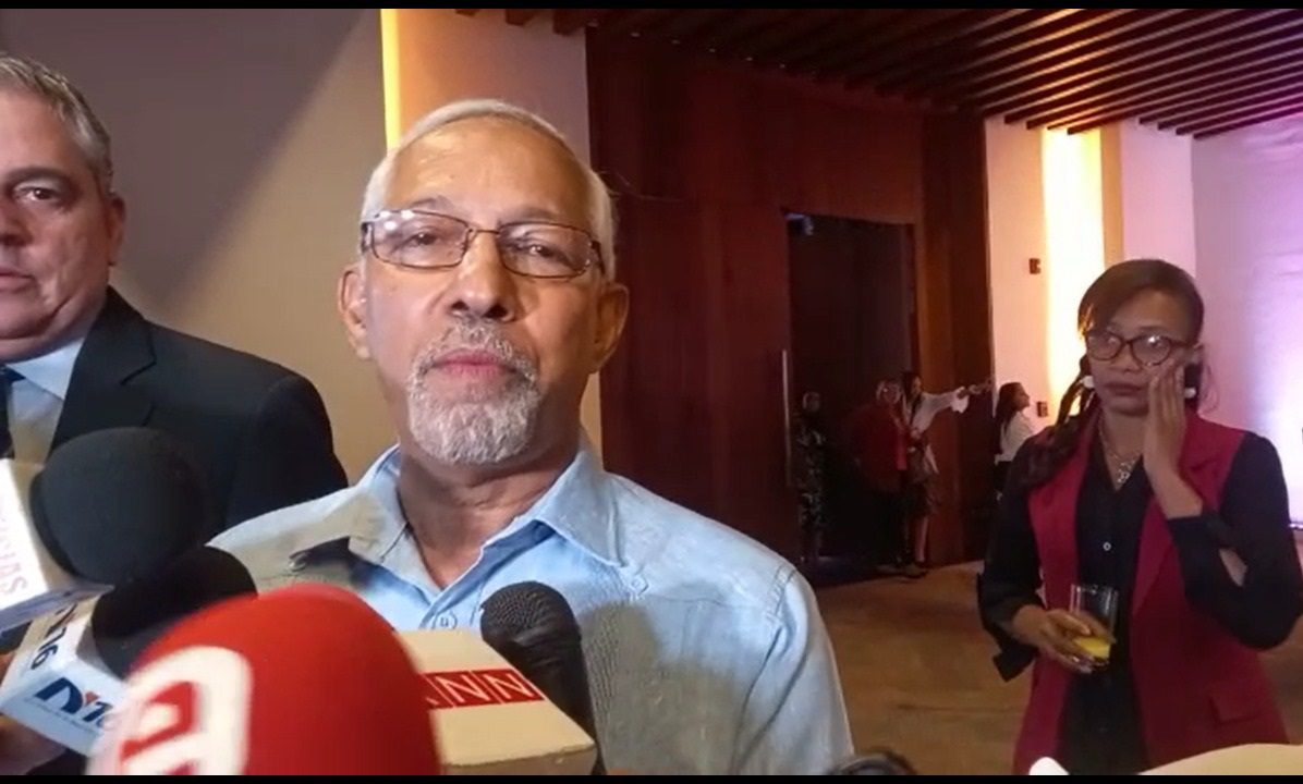 Ministro de Educación denuncia pérdida de 90 mil libros de Historia