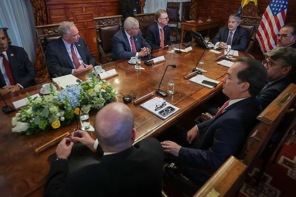 Guillermo Lasso se reunió con senadores de los EEUU mientras el Congreso de Ecuador avanza con el juicio político