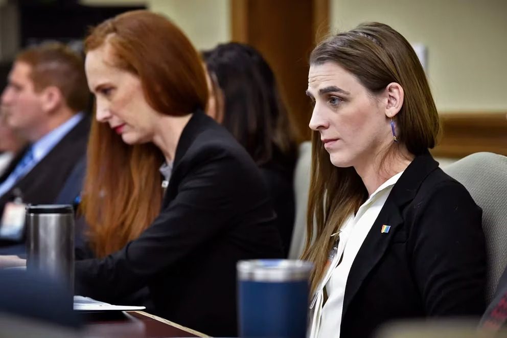 Silenciada y amenazada: una legisladora trans de Montana se convirtió en el blanco de ataque de los republicanos