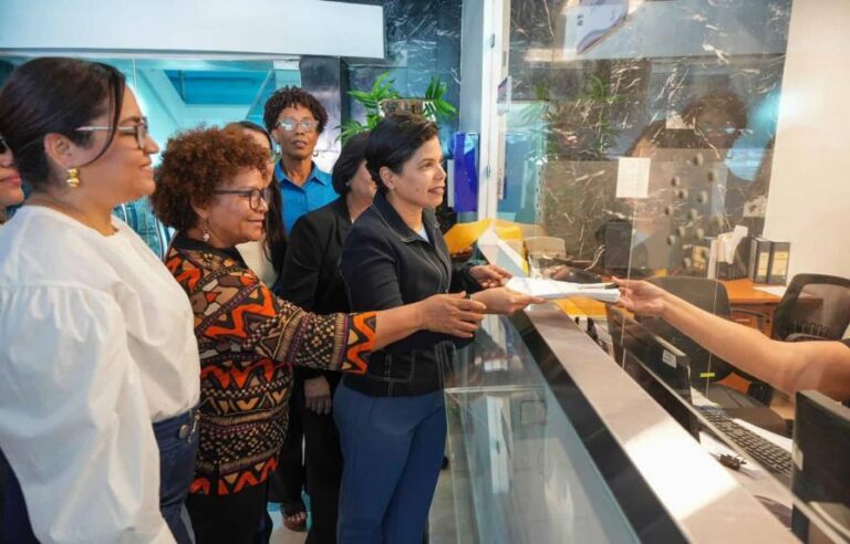 Mujeres depositan acción de inconstitucionalidad contra Ley Electoral “por violar igualdad”