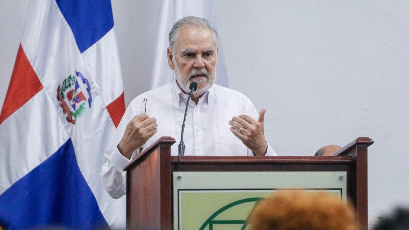 Ministerio de Medio Ambiente garantiza que se apoyará siempre en el consenso científico para restaurar zonas quemadas de Valle Nuevo