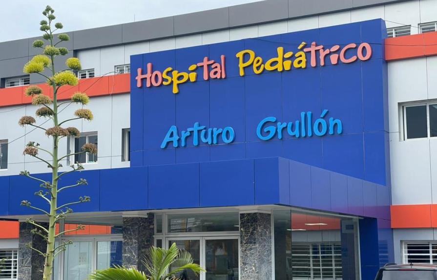 Muere niño baleado en intento de atraco en Santiago tras llegar de EEUU con su familia