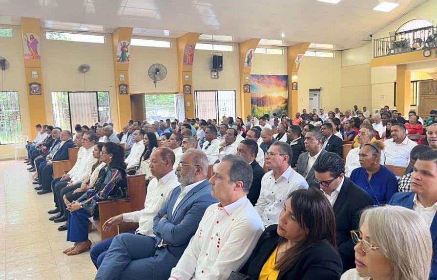 Peledeístas hacen misa por la recuperación de la salud de Danilo Medina