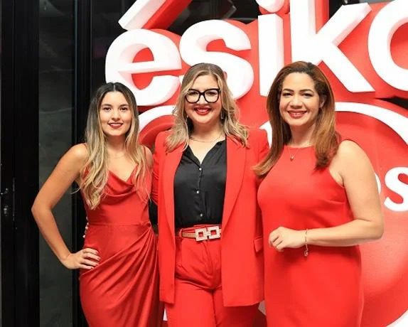 Ésika celebra 20 años imparables