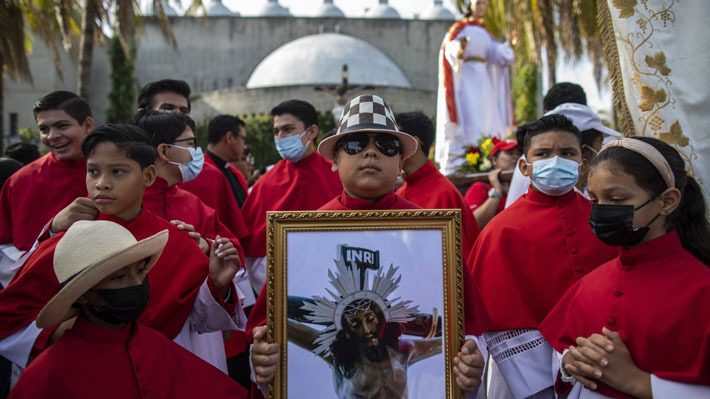 Feligreses nicaragüenses celebran viacrucis al interior de templos en medio de tensiones entre la Iglesia y Ortega