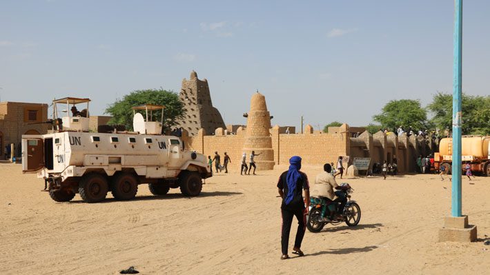 Ataque "suicida" en aeropuerto de Mali deja diez civiles fallecidos: Gobierno informa que 28 terroristas murieron