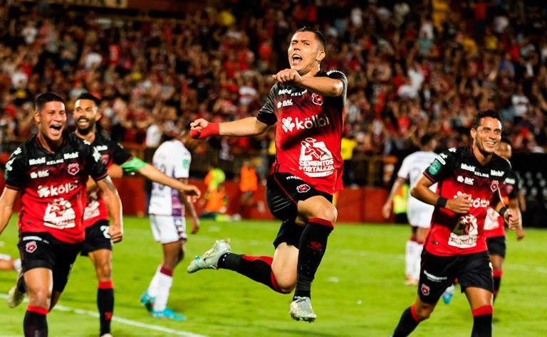Final Costa Rica: Alajuelense goleó a Saprissa para encaminar una Gran Final