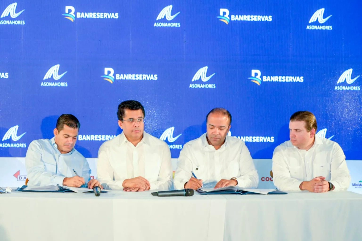 Banreservas y Asonahores acuerdan impulsar turismo gastronómico