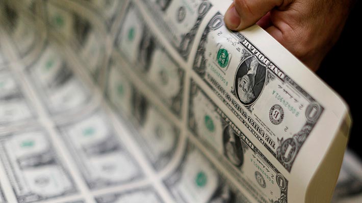 El dólar mantiene tendencia al alza en Chile en medio de negociaciones del techo de deuda en EE.UU.