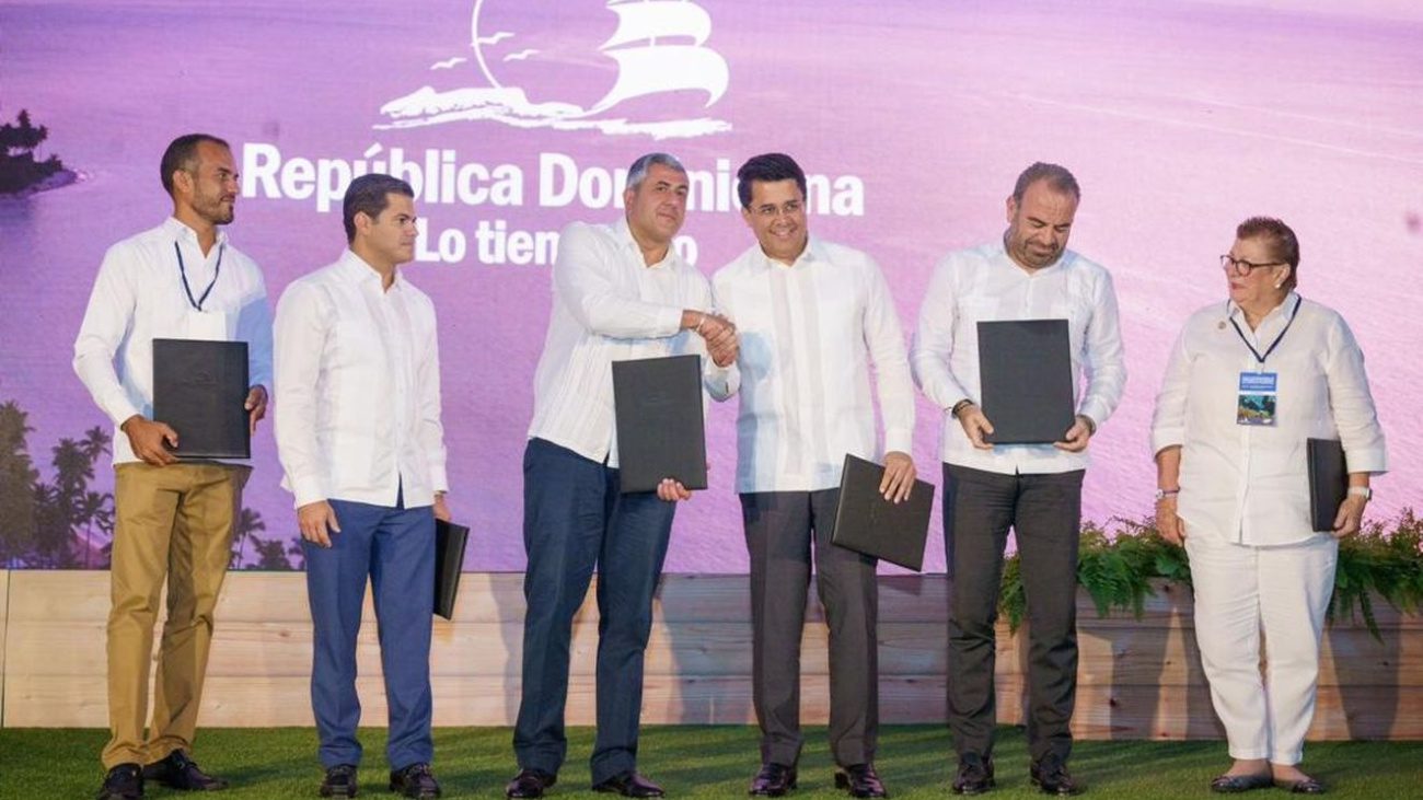 Ministro David Collado y secretario general de la OMT firman declaración compromiso sostenibilidad turística en RD