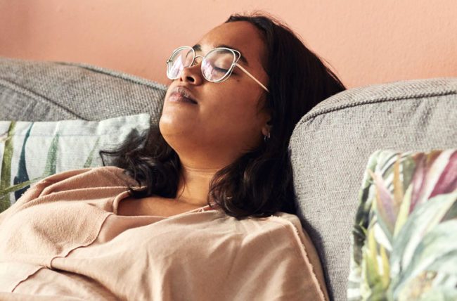 ¿Sabía que no dormir las suficientes horas puede elevar su presión sanguínea?