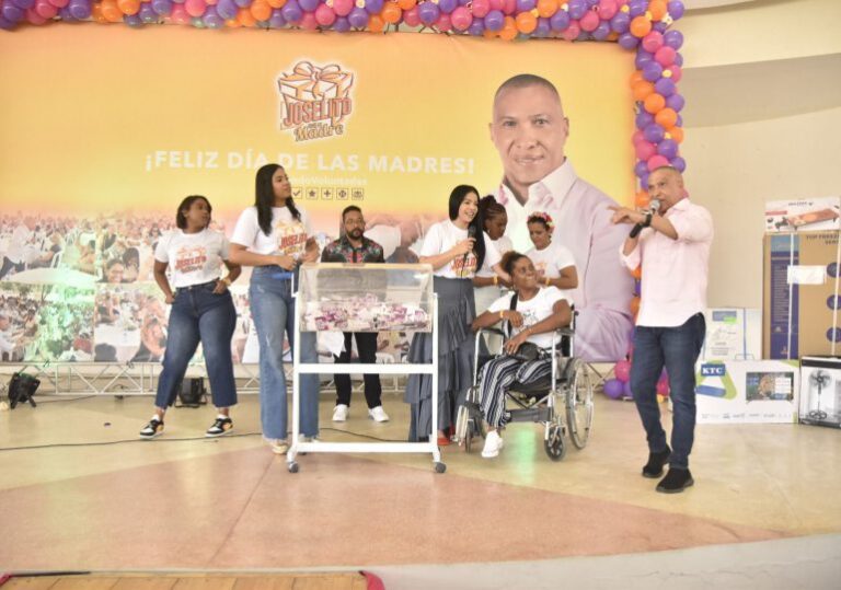 Diputado Joselito celebra Día de las Madres con cientos de mujeres de SDE