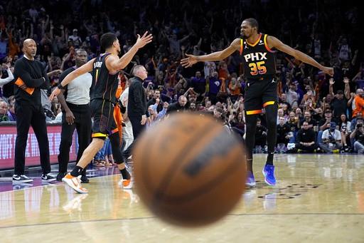 Devin Booker asombra con 47 puntos; Suns se acercan a Nuggets