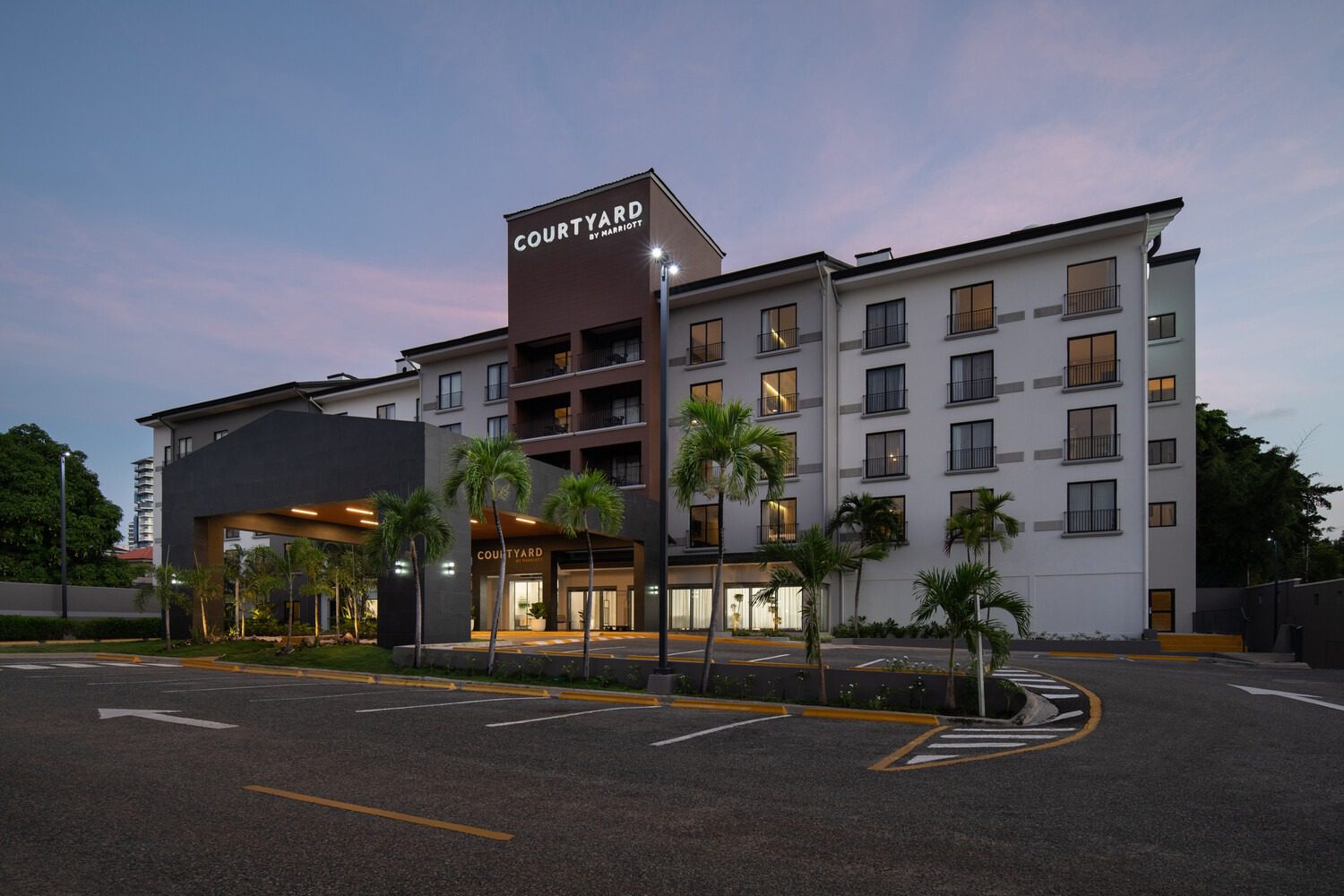 Courtyard by Marriott Santo Domingo celebra aniversario de reapertura