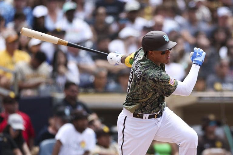 Machado y Musgrove lideran triunfo de Padres por 5-4 ante Rays