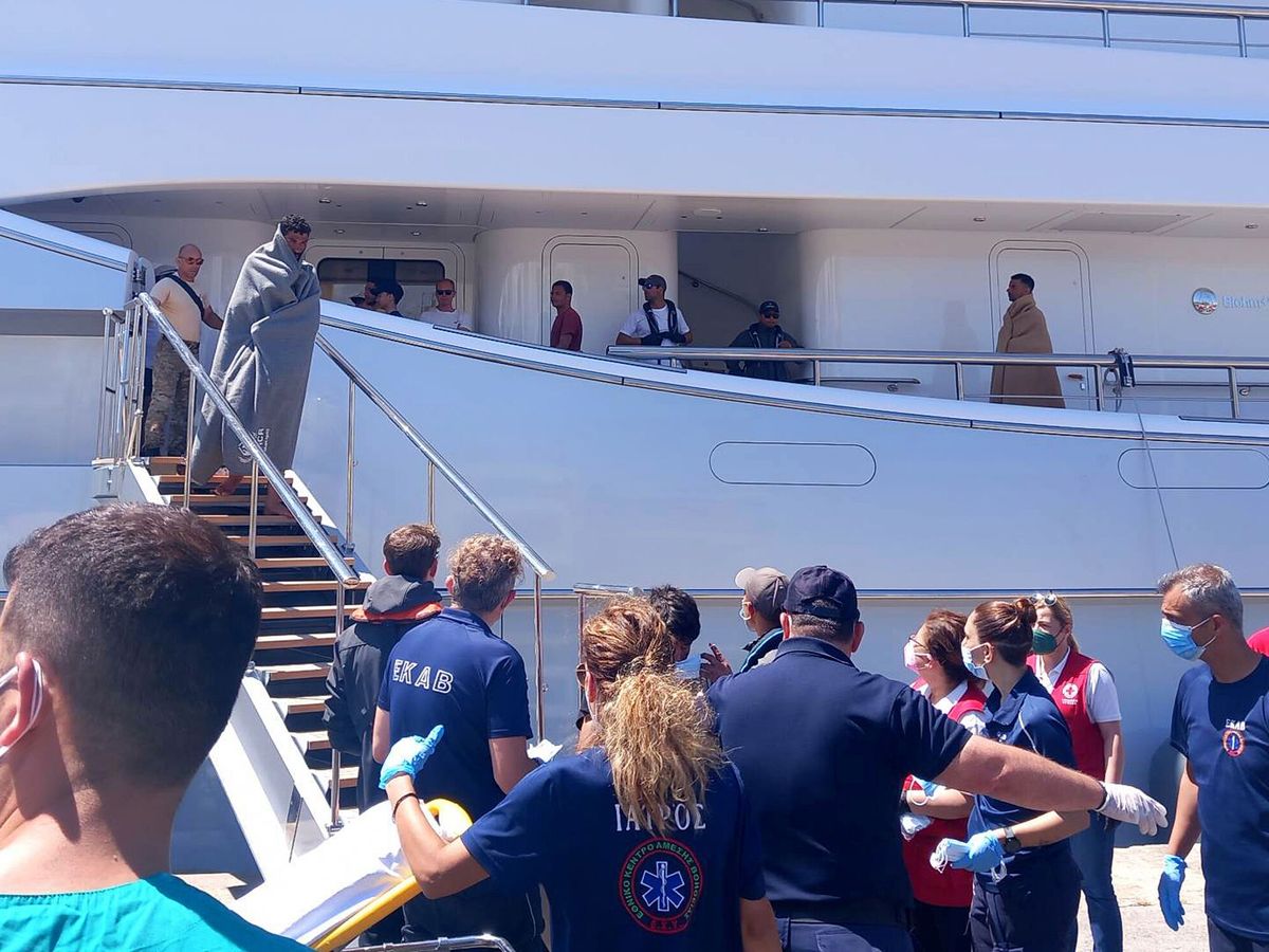 Al menos 78 migrantes mueren al hundirse un barco pesquero frente a las costas de Grecia