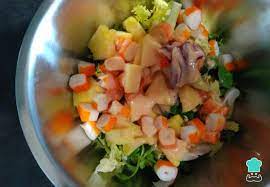 Receta de Ensalada con piña y palitos de cangrejo