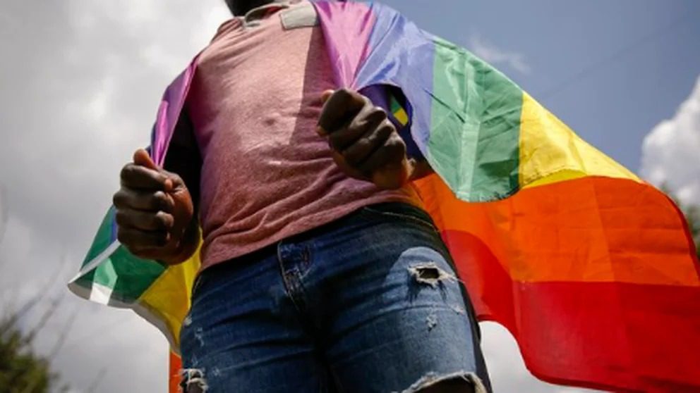 "EEUU toma una postura firme: Impone restricciones de visado a funcionarios de Uganda responsables de la controvertida ley anti LGBTI"