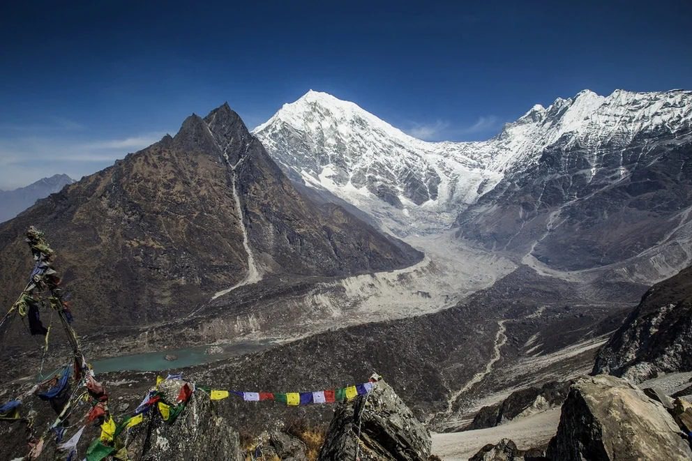 "Al borde de la desaparición: Glaciares del Himalaya podrían perder hasta el 80% de su volumen por el calentamiento global en el próximo siglo"
