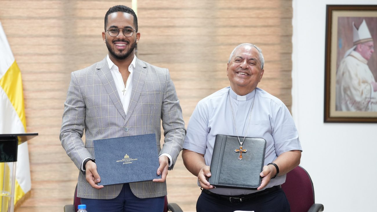 Ministerio de la Juventud y Universidad Católica de Santo Domingo firman acuerdo en beneficio de estudiantes para grado, maestría, postgrado y pasantía