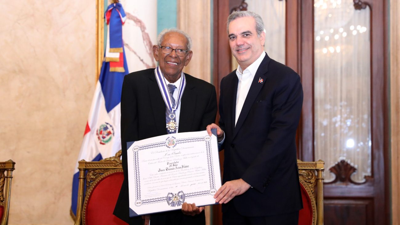 Presidente Abinader condecora a Juan Germán Arias Núñez y de manera póstuma a José Daniel Ariza Cabral y Máximo López Molina con la Orden del Mérito Duarte, Sánchez y Mella