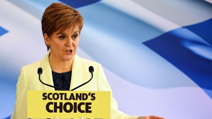 "Escándalo en Escocia: Nicola Sturgeon, ex primera ministra, detenida en investigación por financiamiento de su partido"