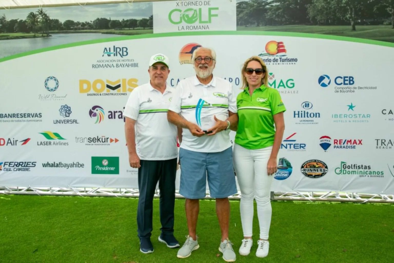 "¡Un torneo de golf legendario! Culmina con éxito el X Torneo de Golf en La Romana, dejando una huella imborrable en el mundo del golf."