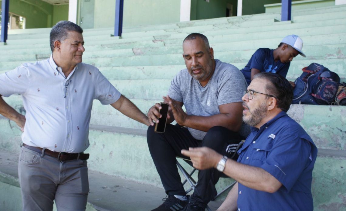 Guillermo Morena llama a las autoridades a prestar atención a instalaciones deportivas y mercado municipal de La Vega