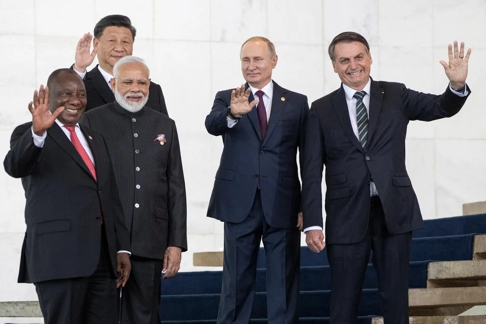 Putin quiere ir a la cumbre de los BRICS pero Sudáfrica busca convencerlo de que no viaje para no tener que arrestarlo