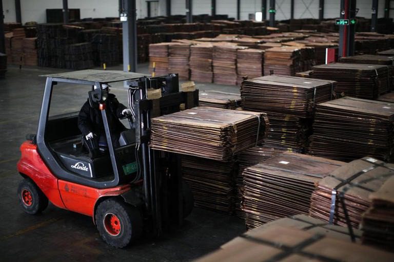 Los precios del cobre caen por los débiles datos de China