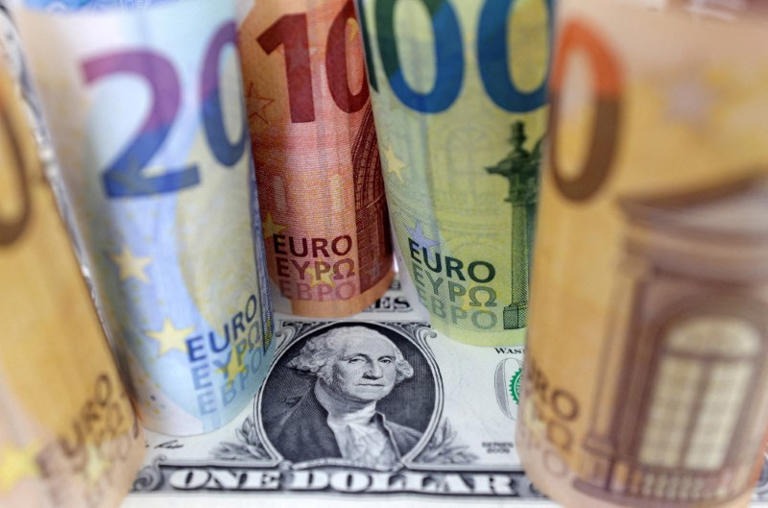 Dólar cotiza estable, mercado espera claridad de bancos centrales
