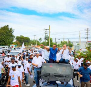 Precandidato a diputado del PRM Gilberto Santana lidera multitudinaria marcha caravana en circunscripción SDE