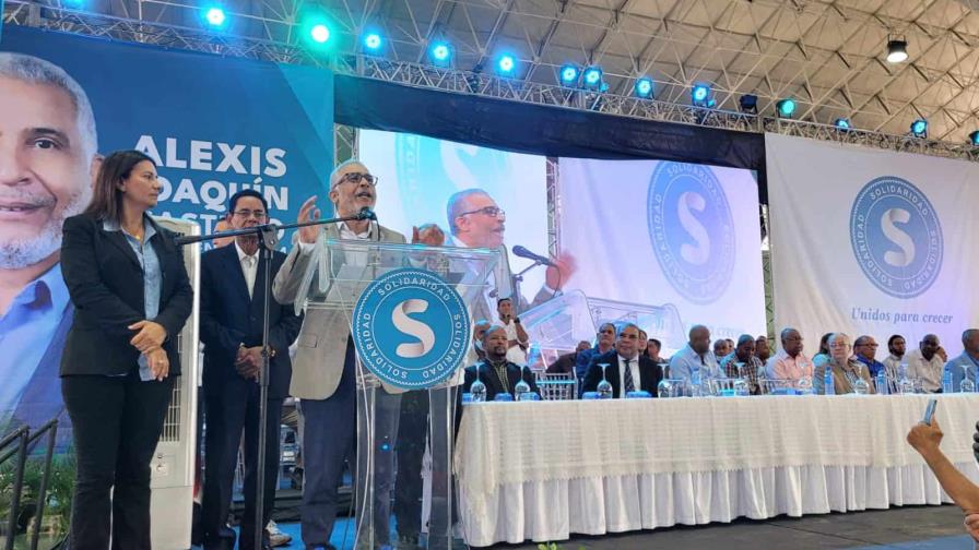 Alexis Joaquín Castillo presenta candidatura presidencial