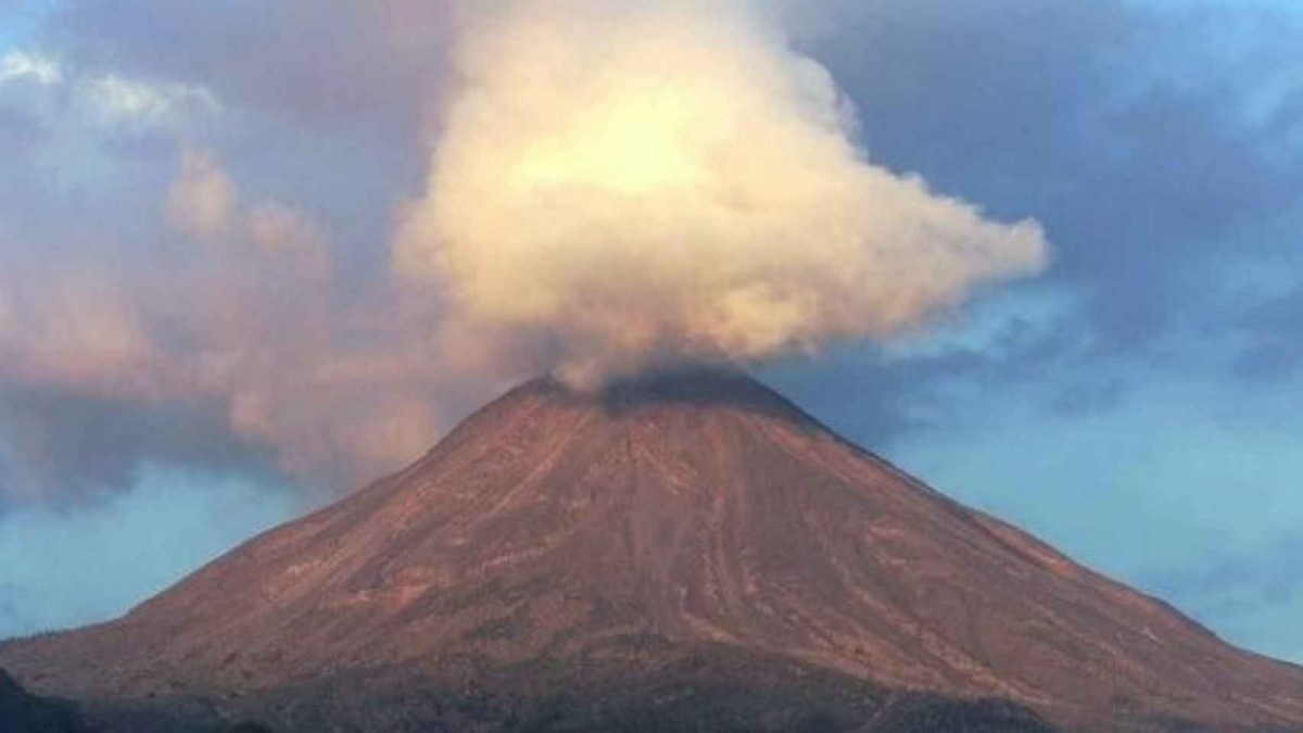 El volcán de Fuego en Guatemala entra en erupción y lanza ceniza hasta 4.800 metros de altura