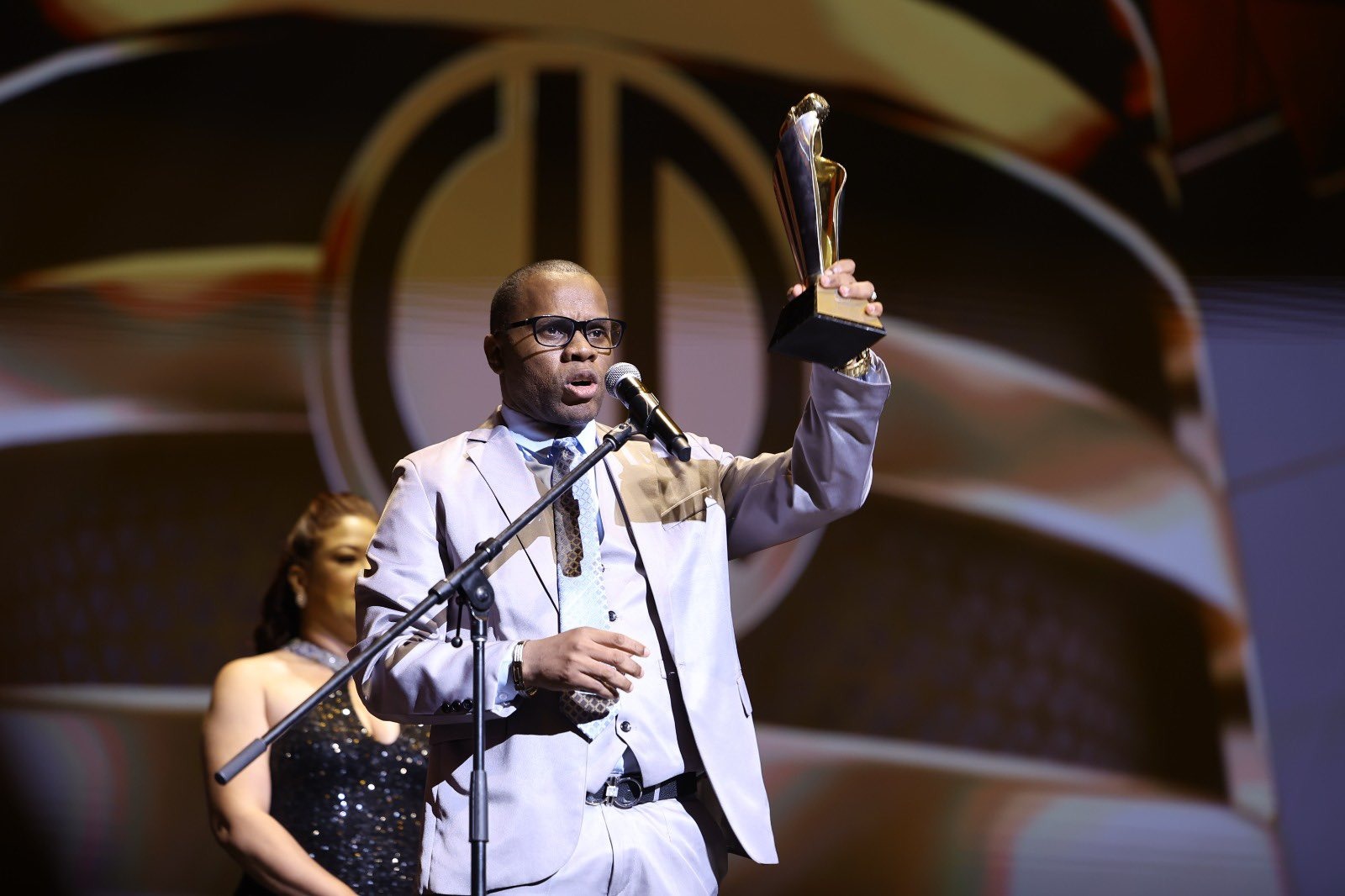 Ramón Tolentino gana Micrófono de Oro en renglón Locutor de Medios Digitales