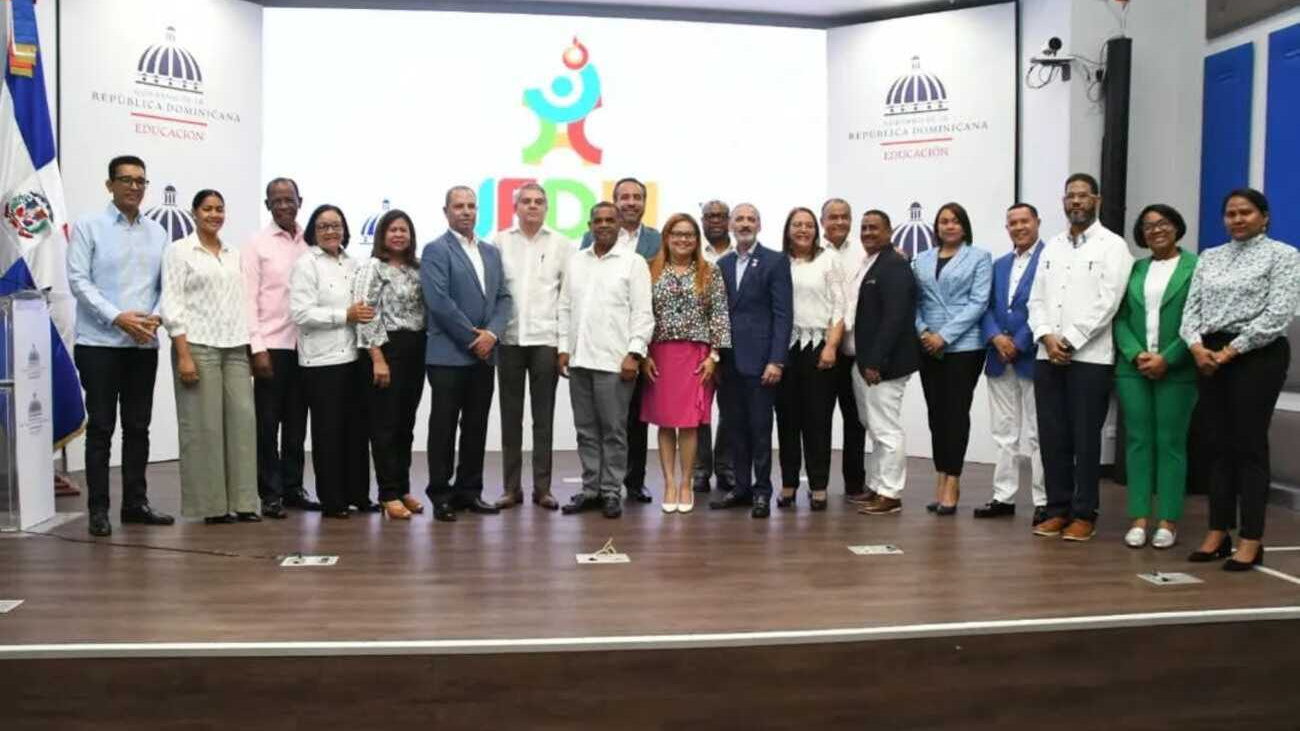 INEFI juramenta al ministro de Educación como presidente comité organizador X Juegos Escolares Nacionales Barahona 2023