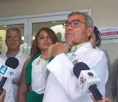 Médicos del Moscoso Puello desisten de paro tras promesa del SNS de invertir RD$300 MM