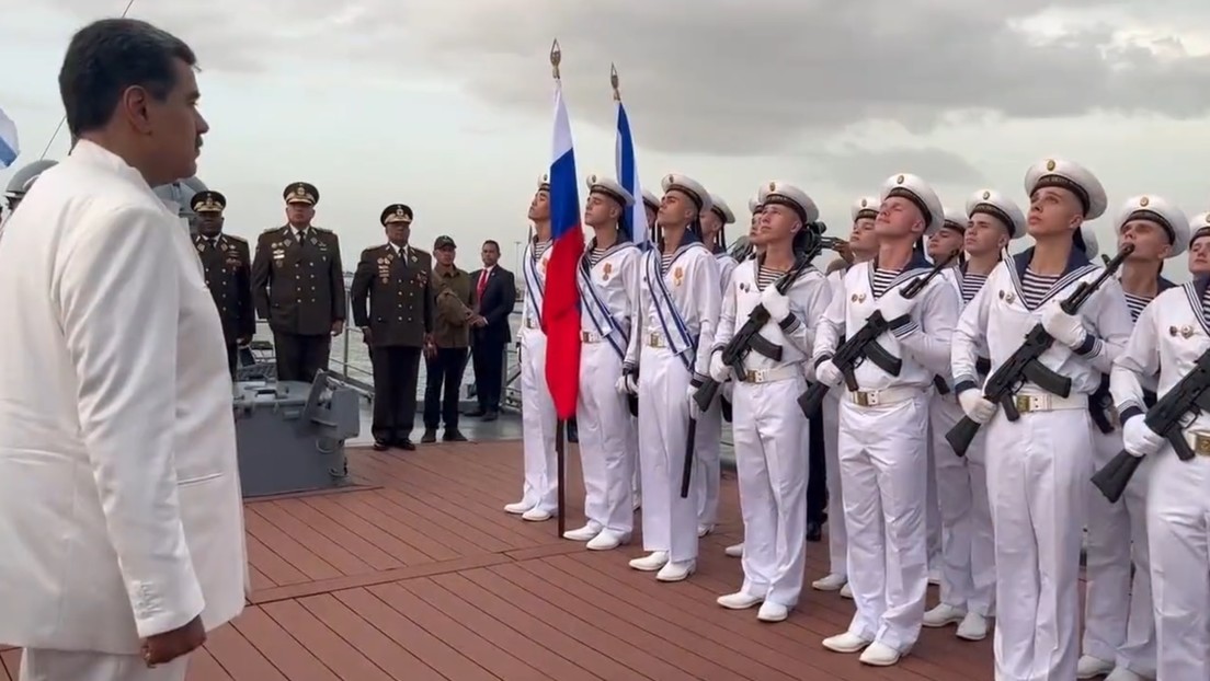 Maduro visita un buque de la Armada rusa llegado a Venezuela