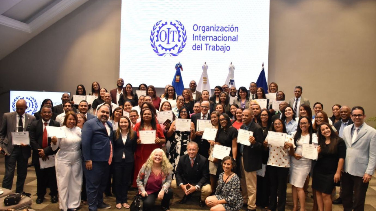 Ministerio de Trabajo, OIT y el IES-LHB clausuran diplomado sobre Derecho Procesal Laboral