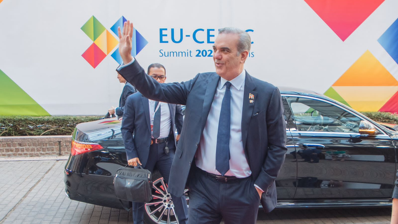 Presidente Abinader regresa esta noche al país tras su participación en Cumbre Unión Europea-CELAC