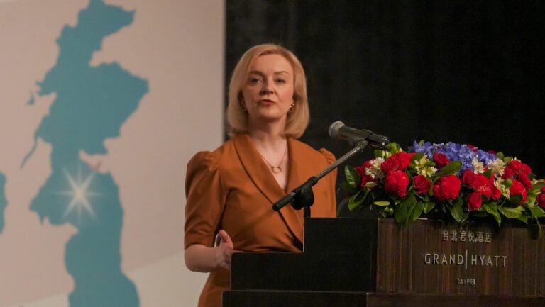 Reportan que Liz Truss recibió más de 100.000 dólares por su visita a Taiwán