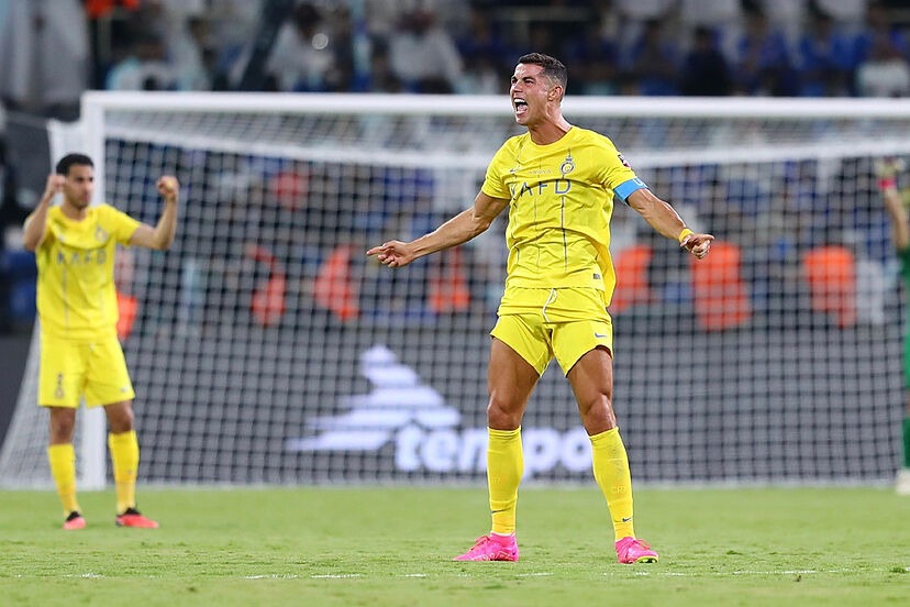 Cristiano Ronaldo, envuelto en la polémica, tras agredir a un aficionado en Arabia Saudita